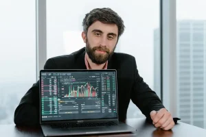 Forex leverage trading with chart and trader